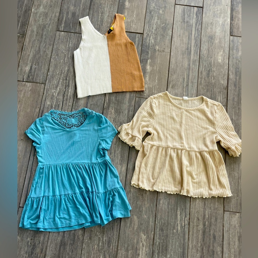 Girls size 1 top bundle!  Excellent condition—1 still has tags on it.